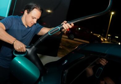 Denza inicia operação do Flash Charging no Brasil, com carregador de 1.500 kW e plano de mil equipamentos até 2027.
