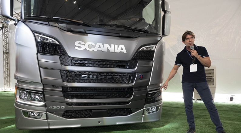 Scania lança gama Super de 11 litros, com motores de 390 cv e 430 cv, para ampliar as opções de caminhões no transporte de cargas.